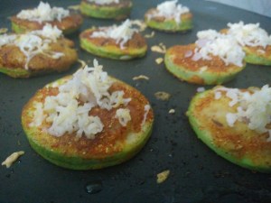 Cheese topping on lauki discs