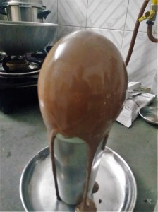 Melted chocolate poured over the balloon in the glass